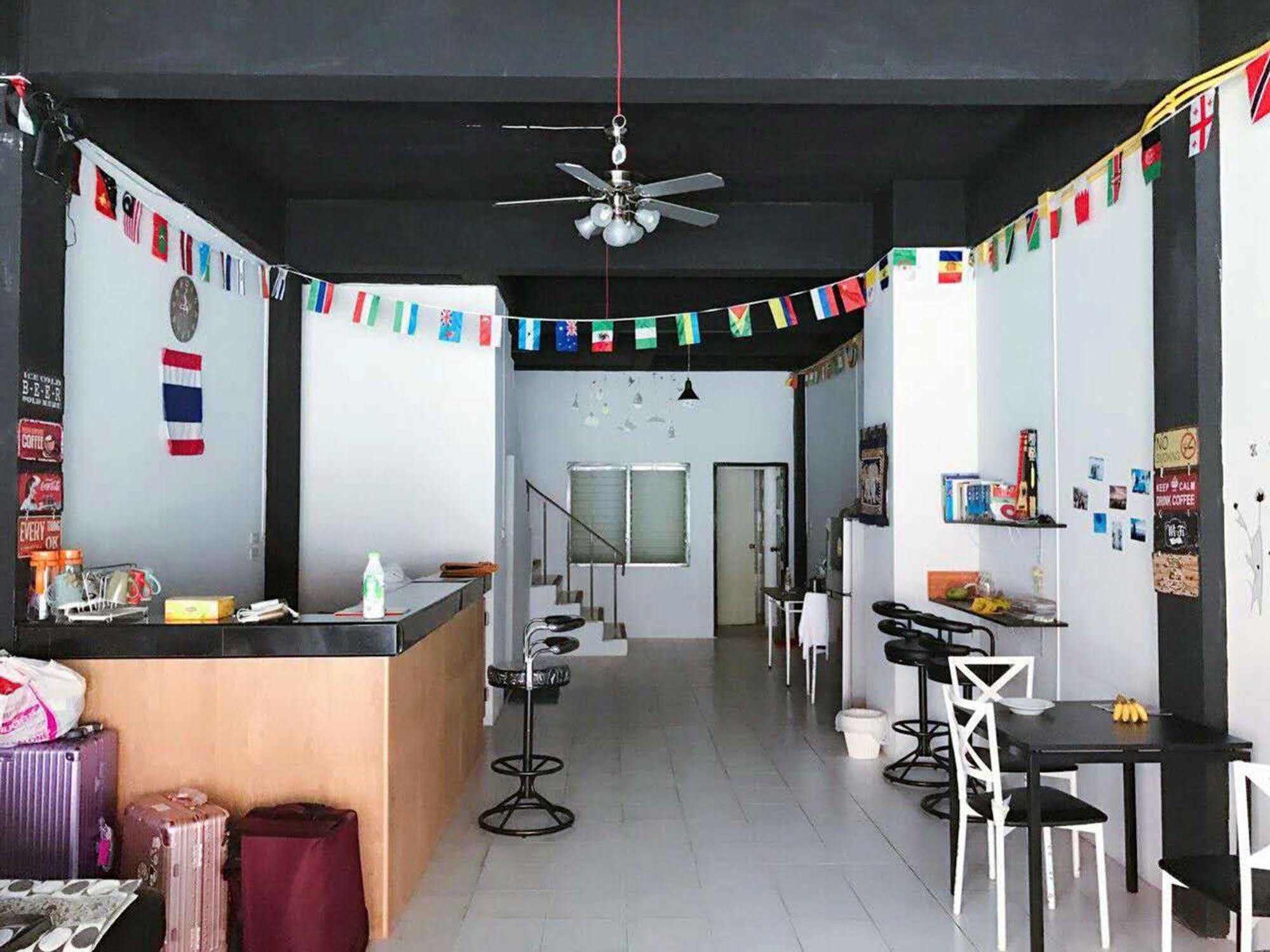 The Galiness International Backpacker Hostel Phuket Patong Екстериор снимка