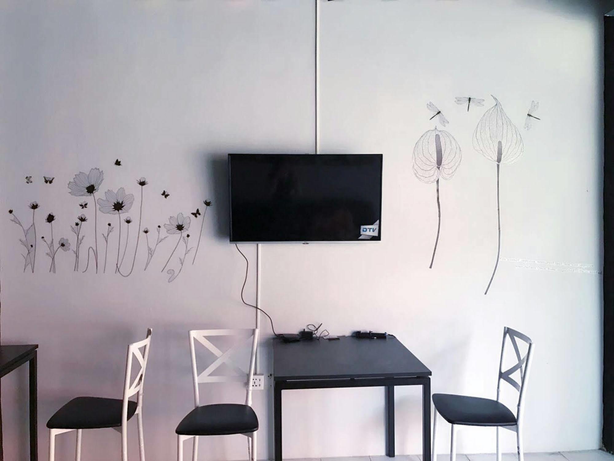 The Galiness International Backpacker Hostel Phuket Patong Екстериор снимка