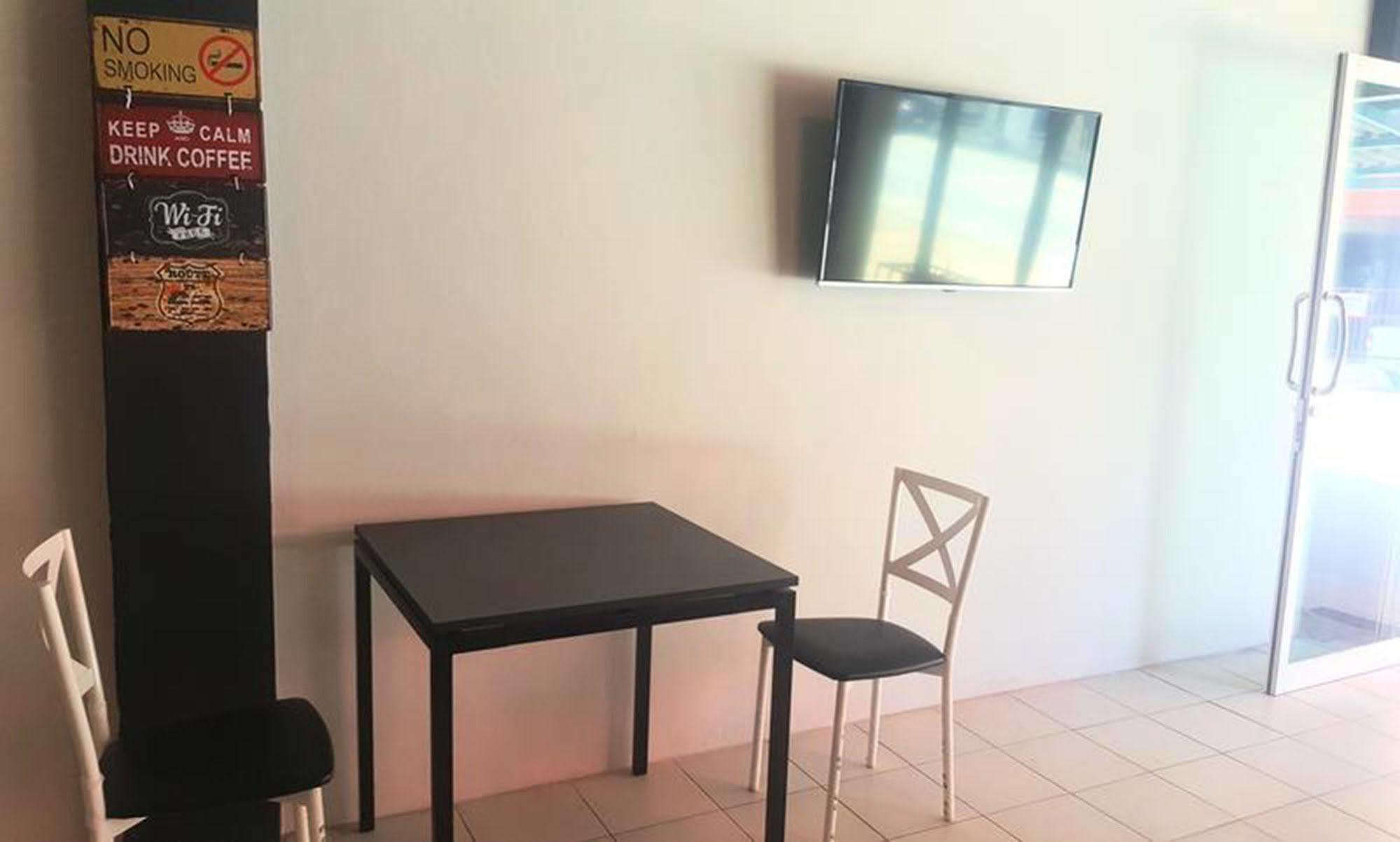 The Galiness International Backpacker Hostel Phuket Patong Екстериор снимка