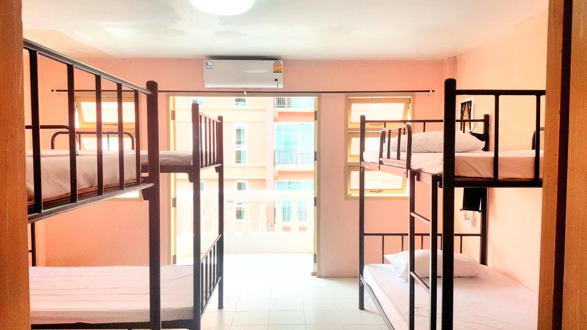 The Galiness International Backpacker Hostel Phuket Patong Екстериор снимка