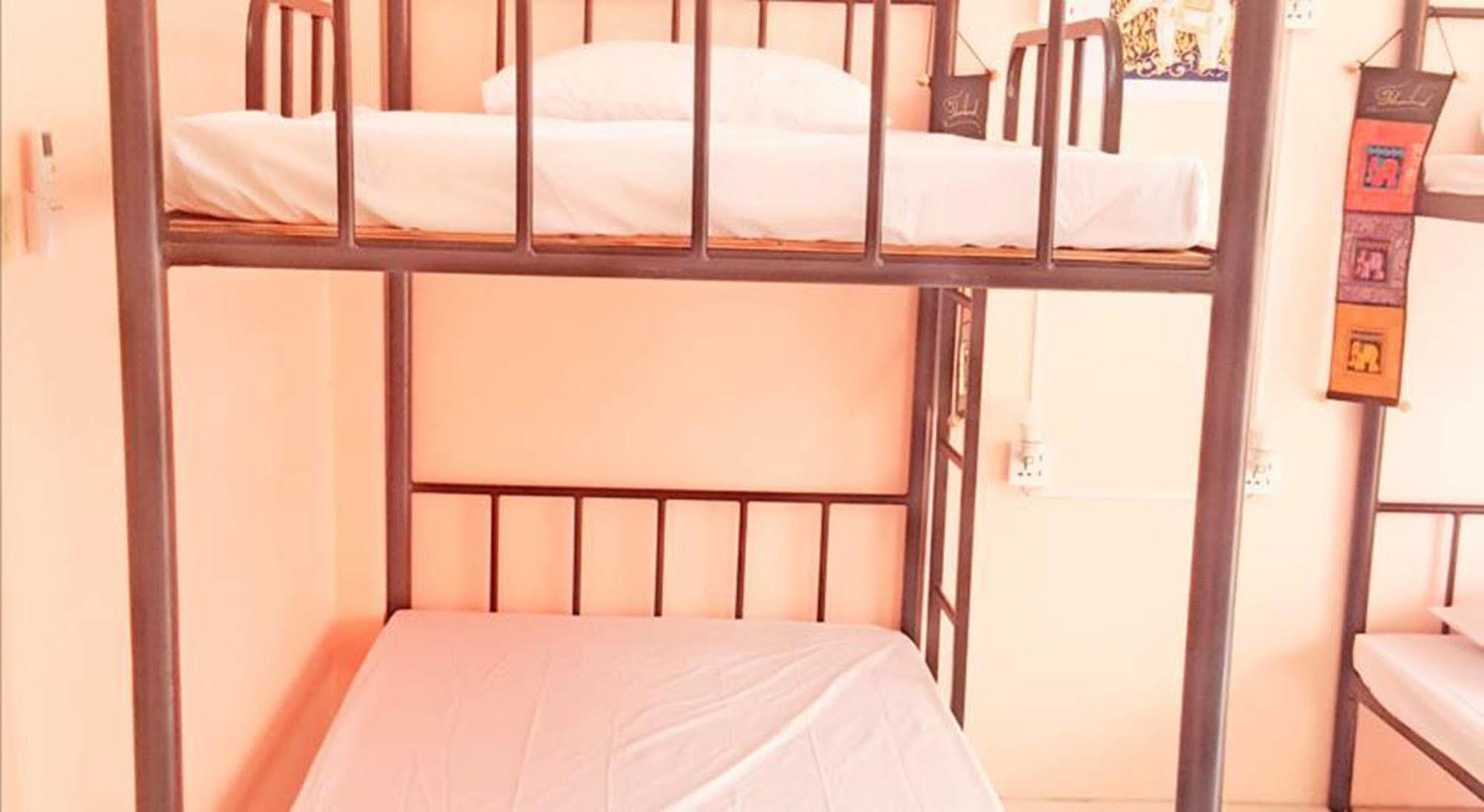 The Galiness International Backpacker Hostel Phuket Patong Екстериор снимка
