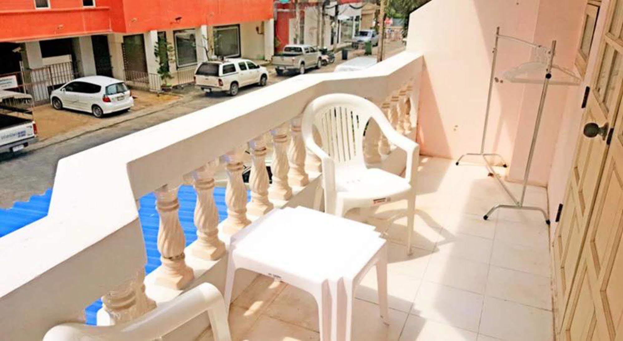 The Galiness International Backpacker Hostel Phuket Patong Екстериор снимка